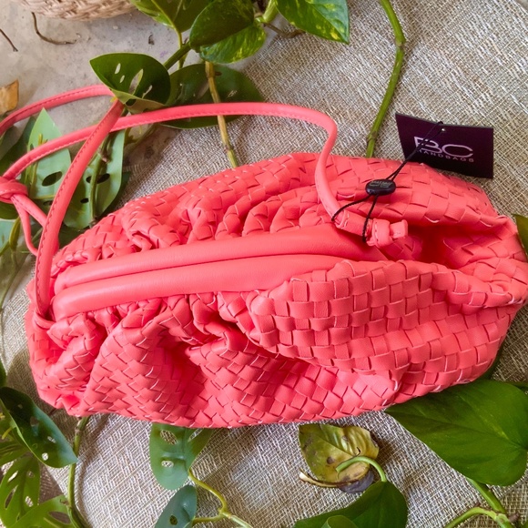WOVEN CORAL POUCHY CLUTCH 🩷CLOSEOUT DEAL NWT 🩷 DESIGNER INSPIRED Vegan Leather - Picture 5 of 9
